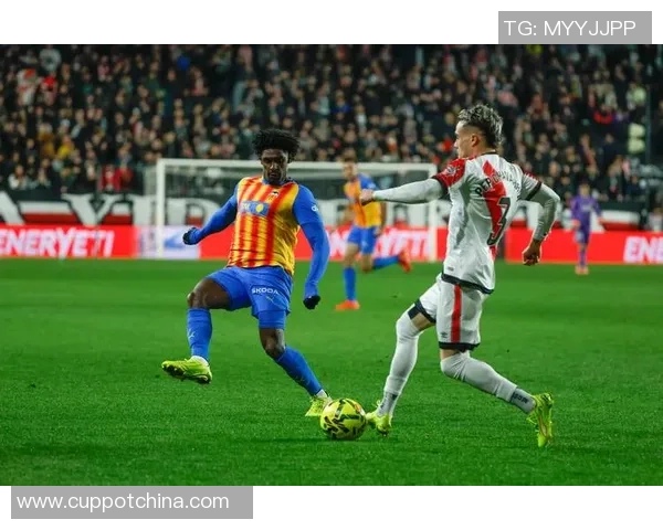 青年人对阵巴伦西亚的精彩较量展现足球激情与年轻活力